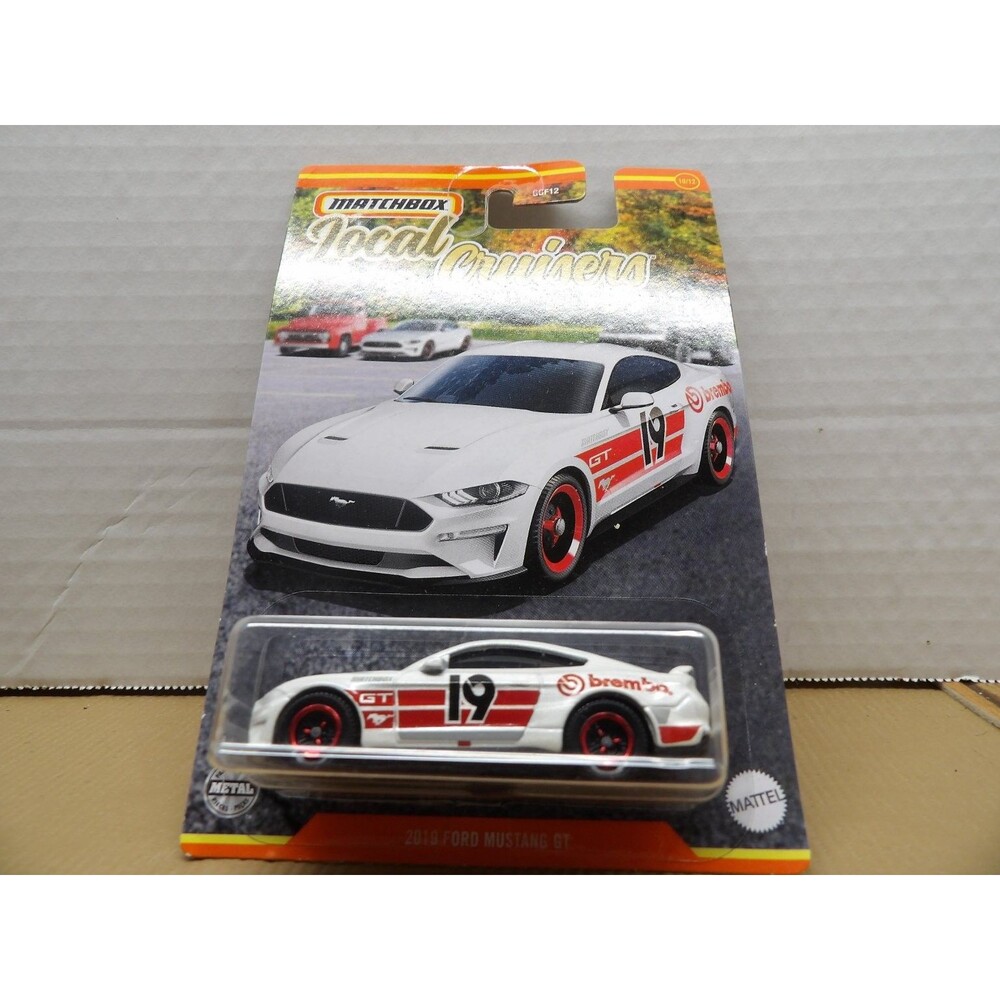 Matchbox Ford Mustang GT 1:64 Local Cruisers White Red #19 Diecast Toy Car